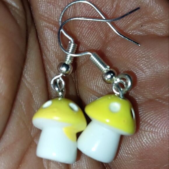 Hand crafted mushroom dingle earrings - Picture 4 of 5